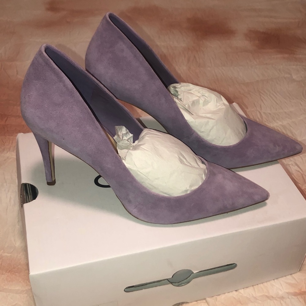 Lovely Lavender pumps for sale😍